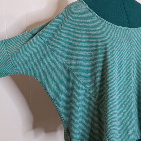 BCBGeneration Oversized Asymmetrical Stripes Long Sleeve Top. Size XS/S. - Picture 5 of 13